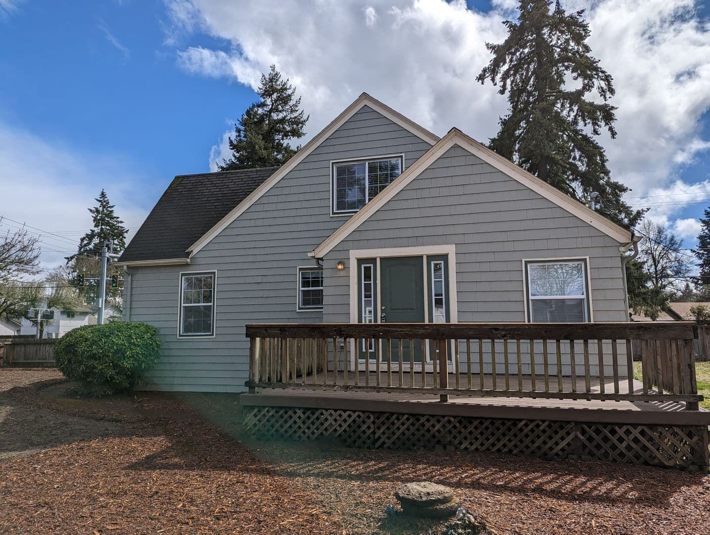 Eugene House: 800 River Road