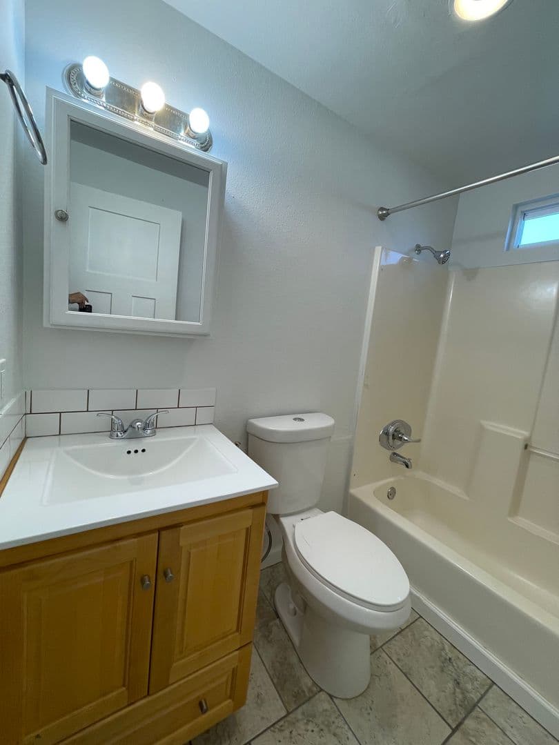 Medford House: 823 Oak St