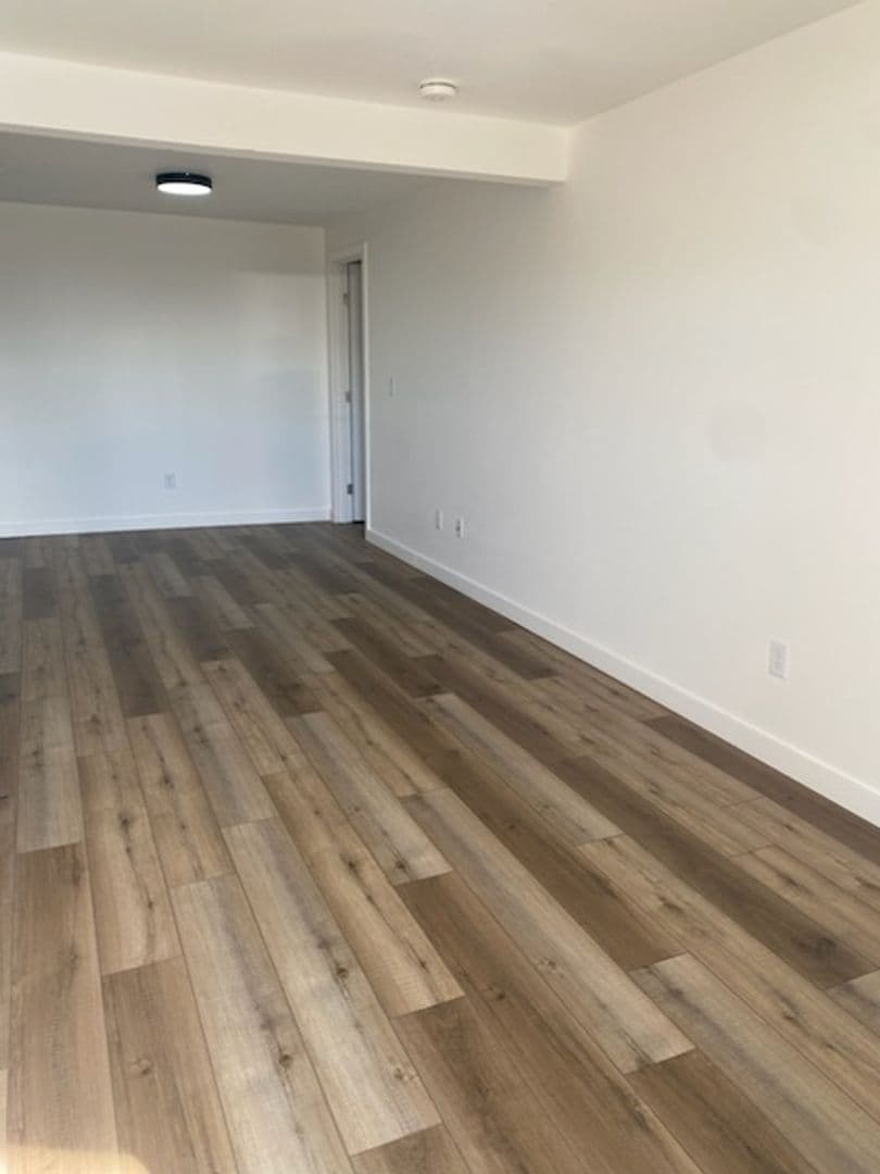 Creswell House: 345 E Oregon Ave #214