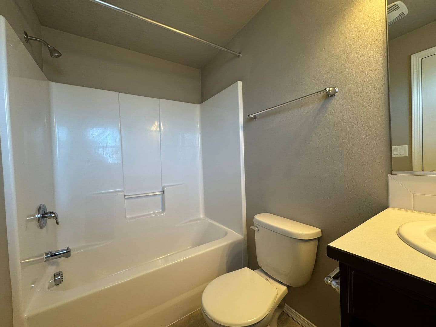 Cottage Grove House: 234 River Walk Place