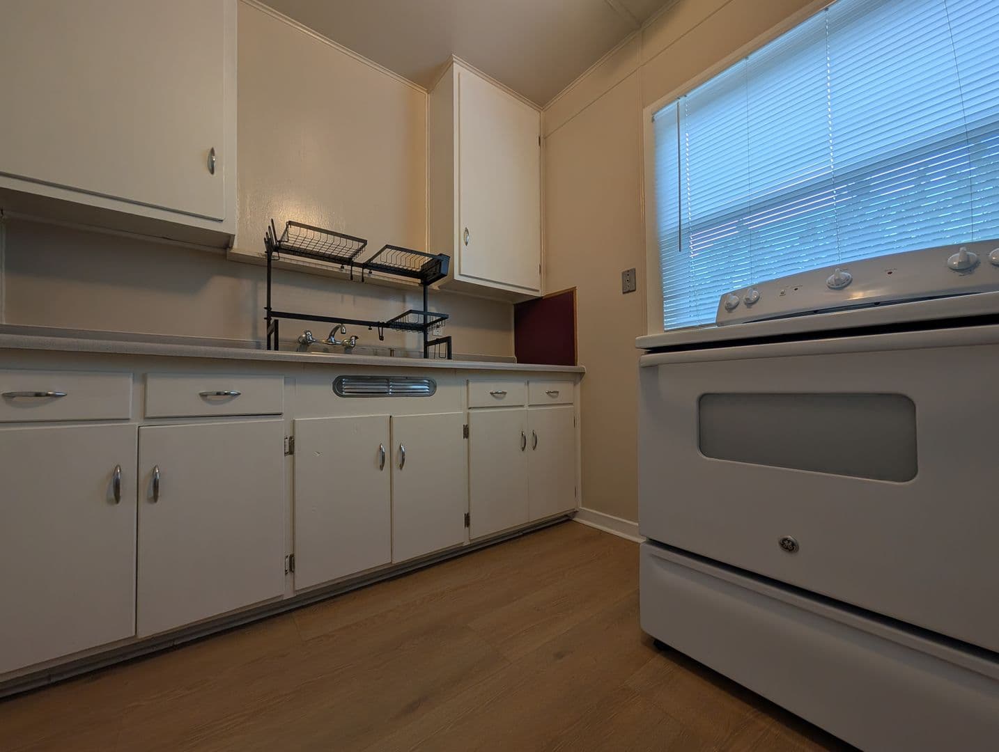 Eugene Apartment: 665 West 5th Ave