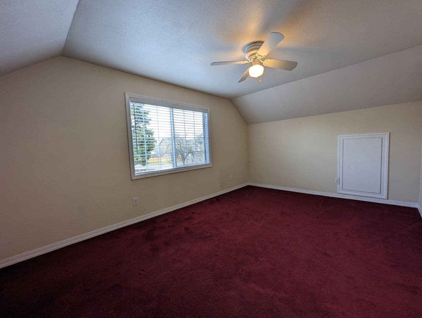 Eugene House: 800 River Road