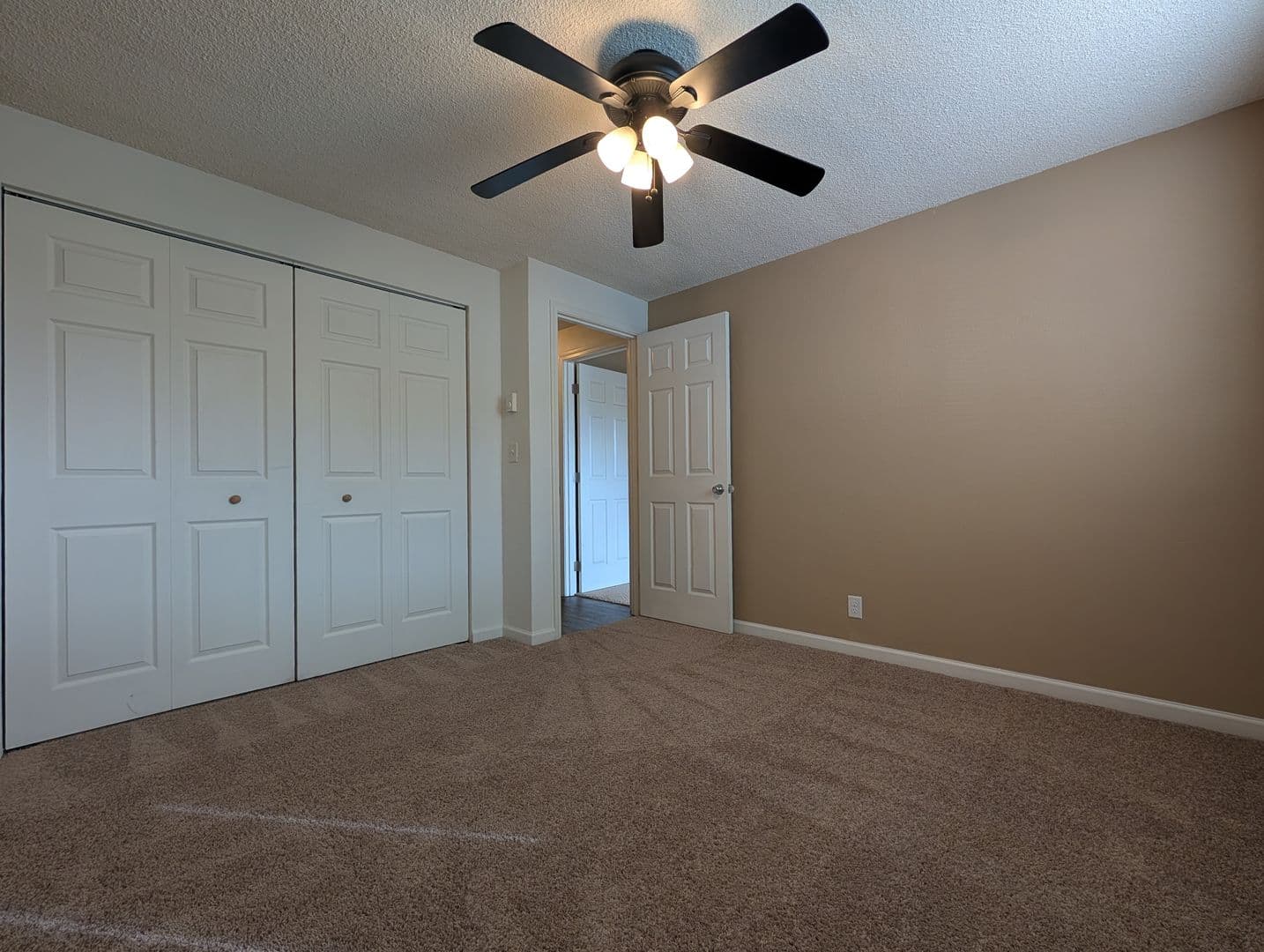 Springfield House: 152 S 53rd St #1