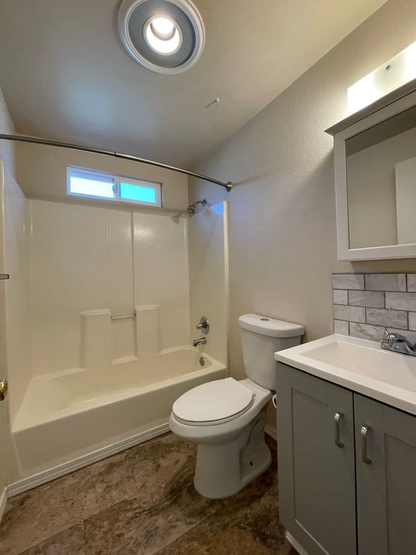 Medford House: 825 Oak St