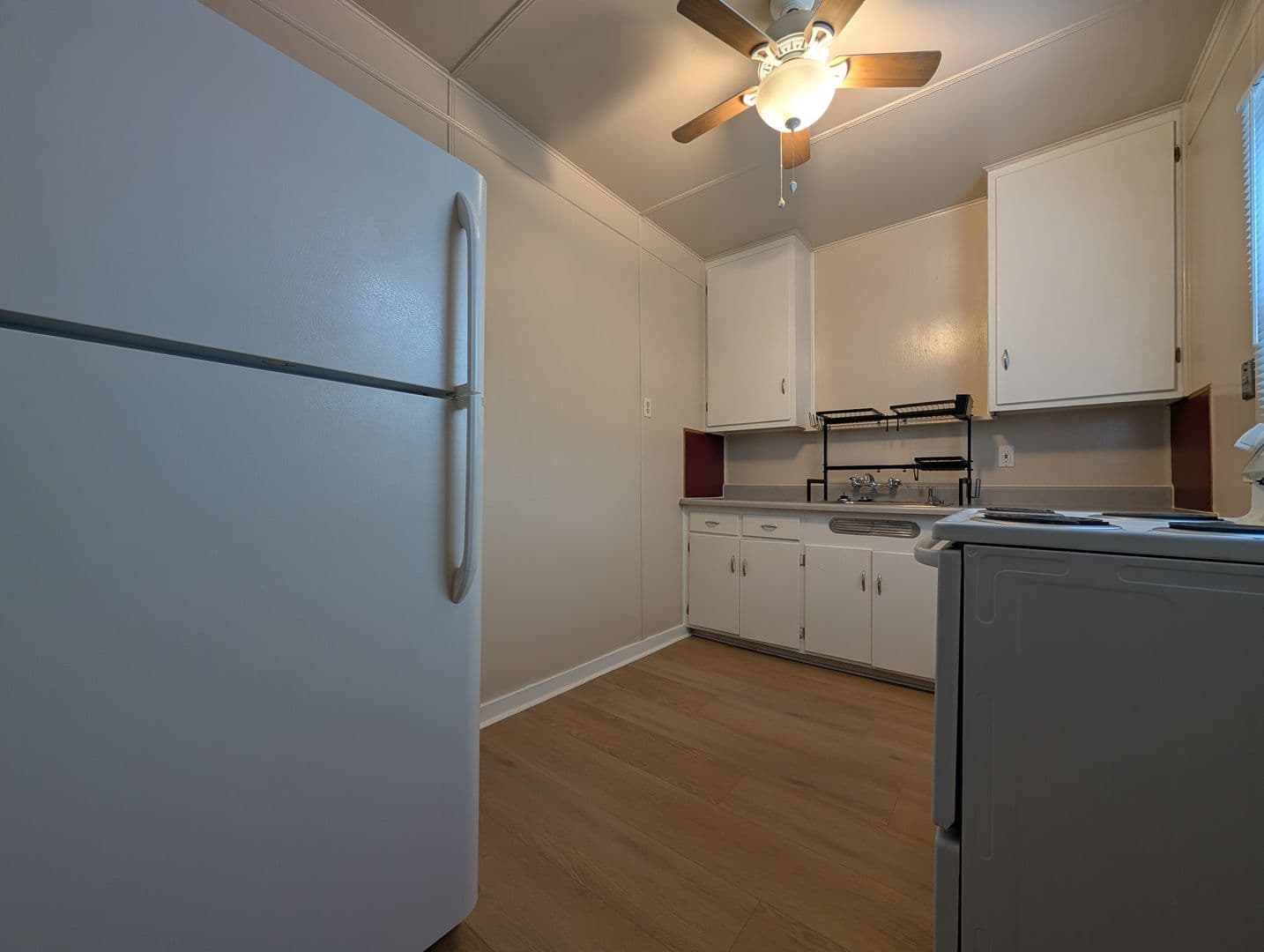 Eugene Apartment: 665 West 5th Ave