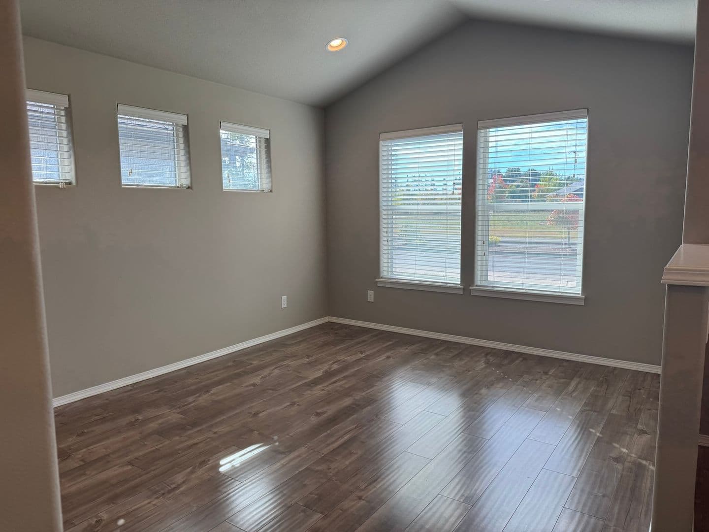 Cottage Grove House: 234 River Walk Place