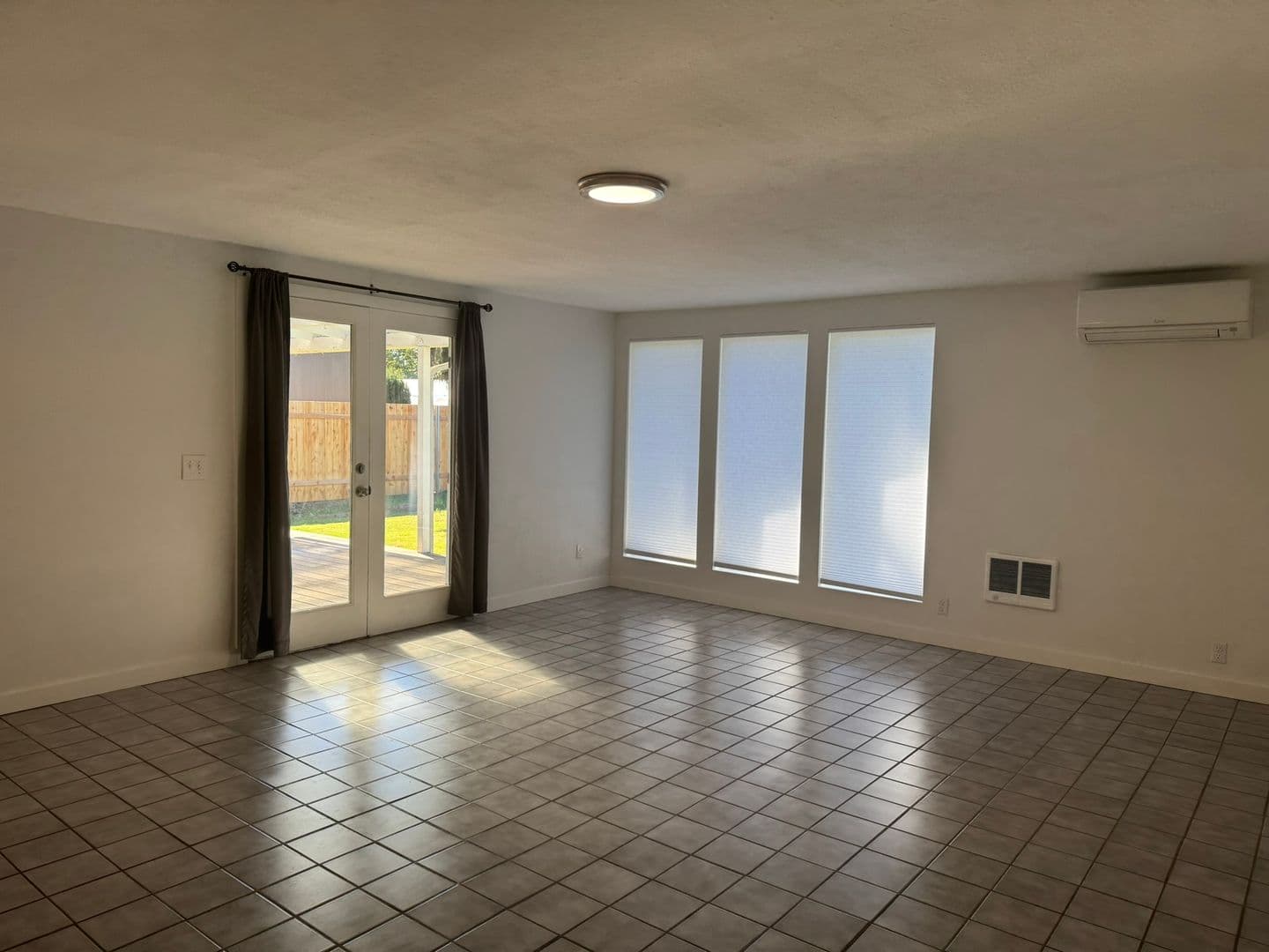 Eugene House: 2676 Carbona St