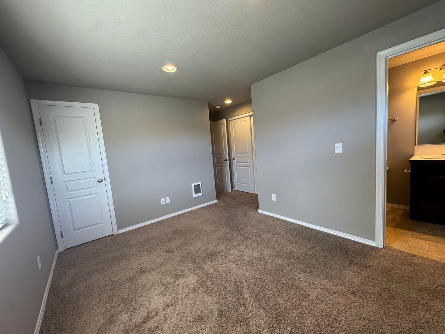 Cottage Grove House: 234 River Walk Place