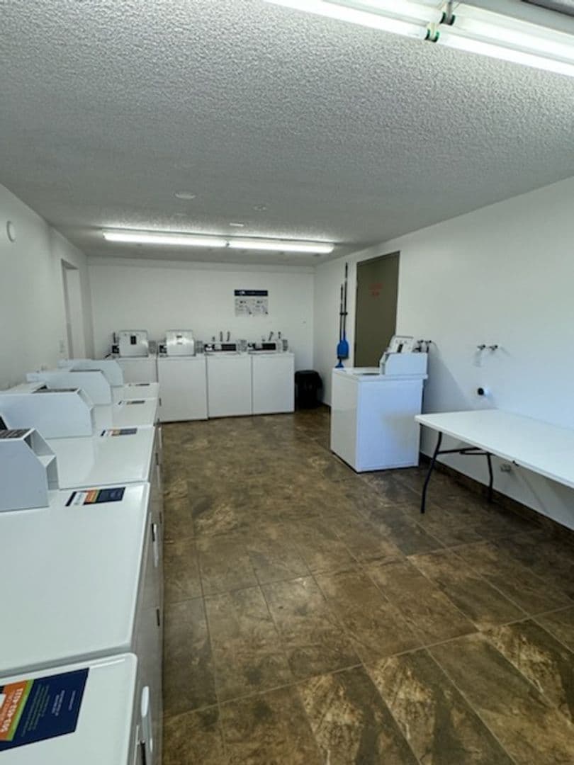 Creswell House: 345 E Oregon Ave #102
