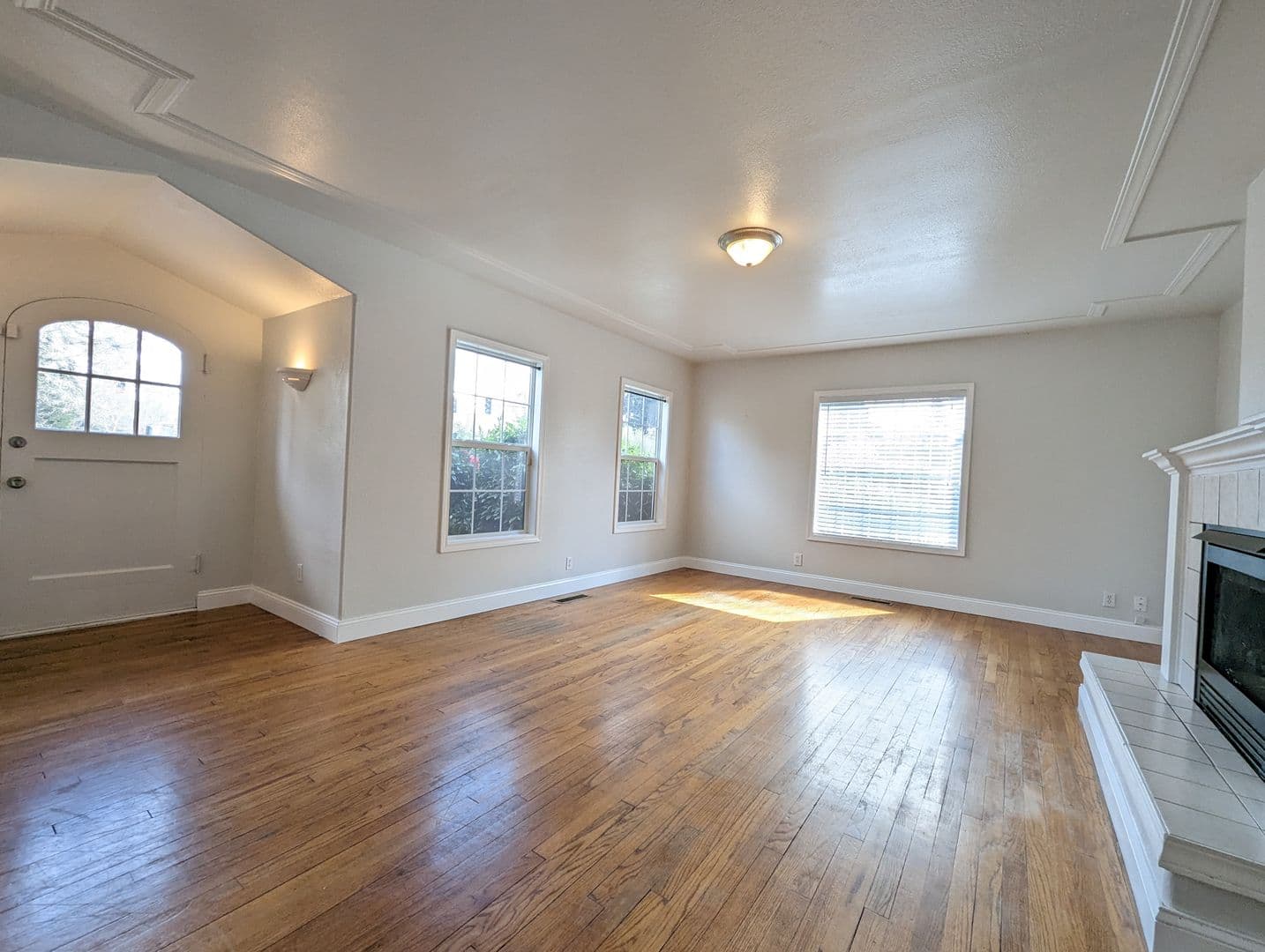 Eugene House: 800 River Road