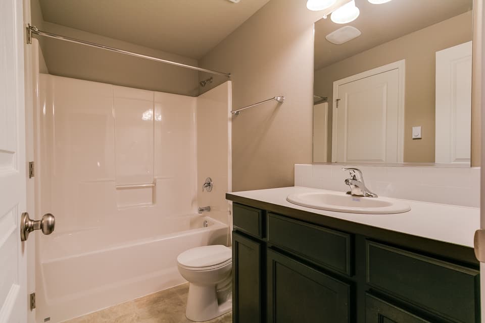 Cottage Grove House: 1087 Pacific Hwy 99 South