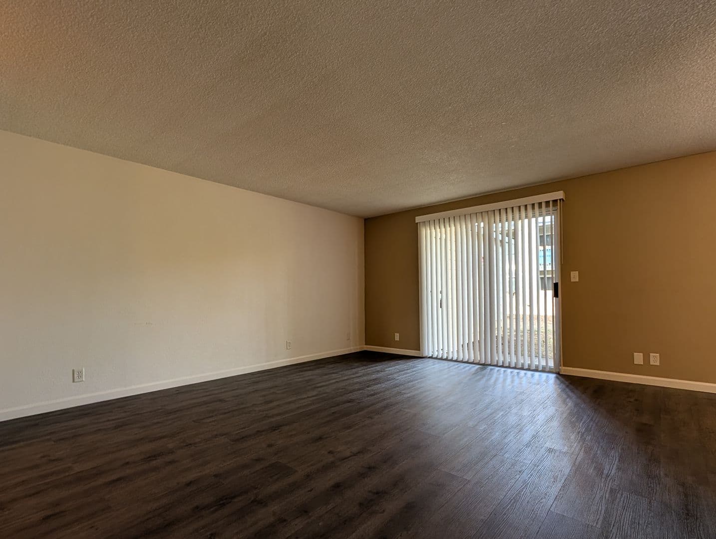 Springfield House: 152 S 53rd St #1