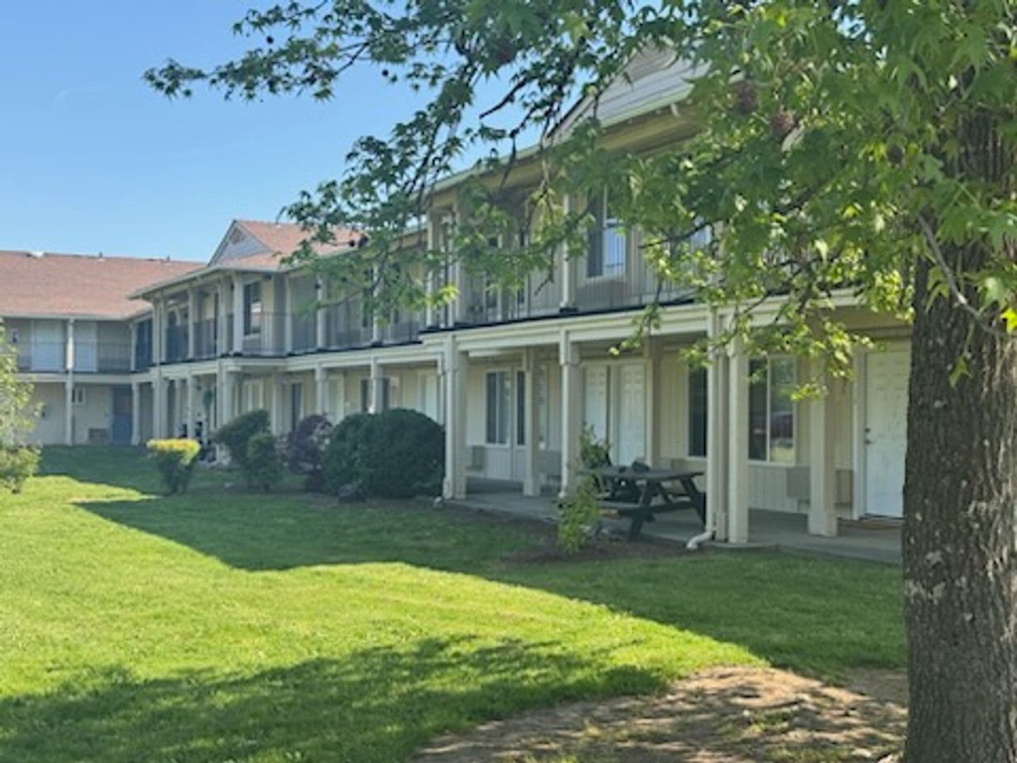 Creswell House: 345 E Oregon Ave #102