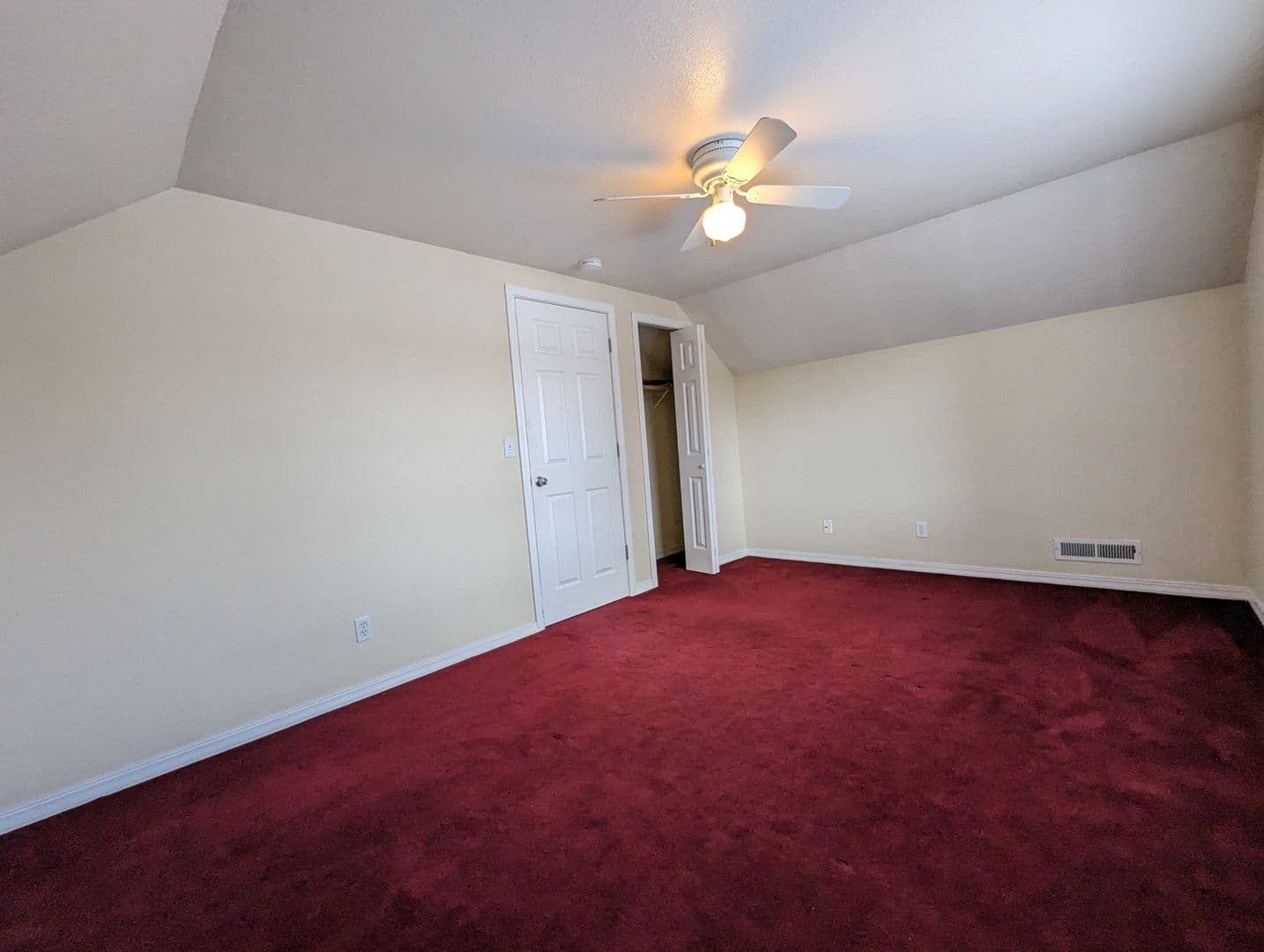Eugene House: 800 River Road