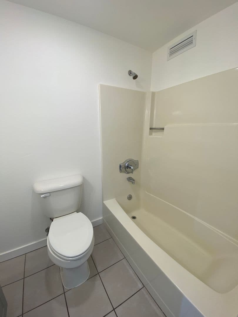 Creswell House: 345 E Oregon Ave #214