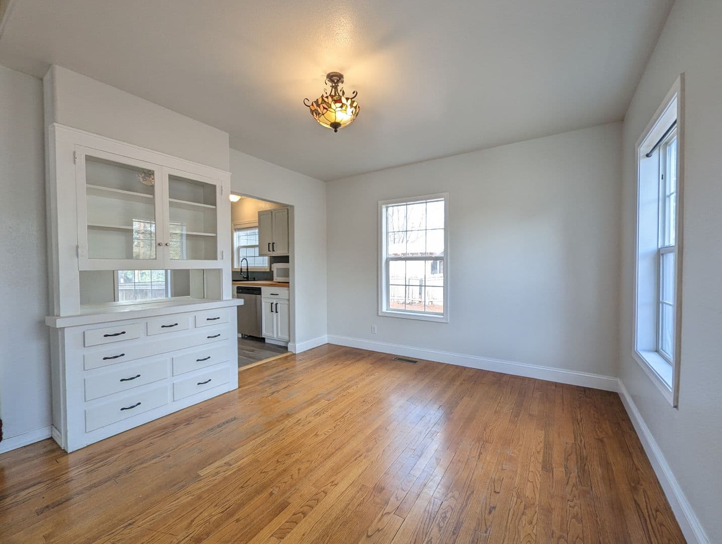 Eugene House: 800 River Road