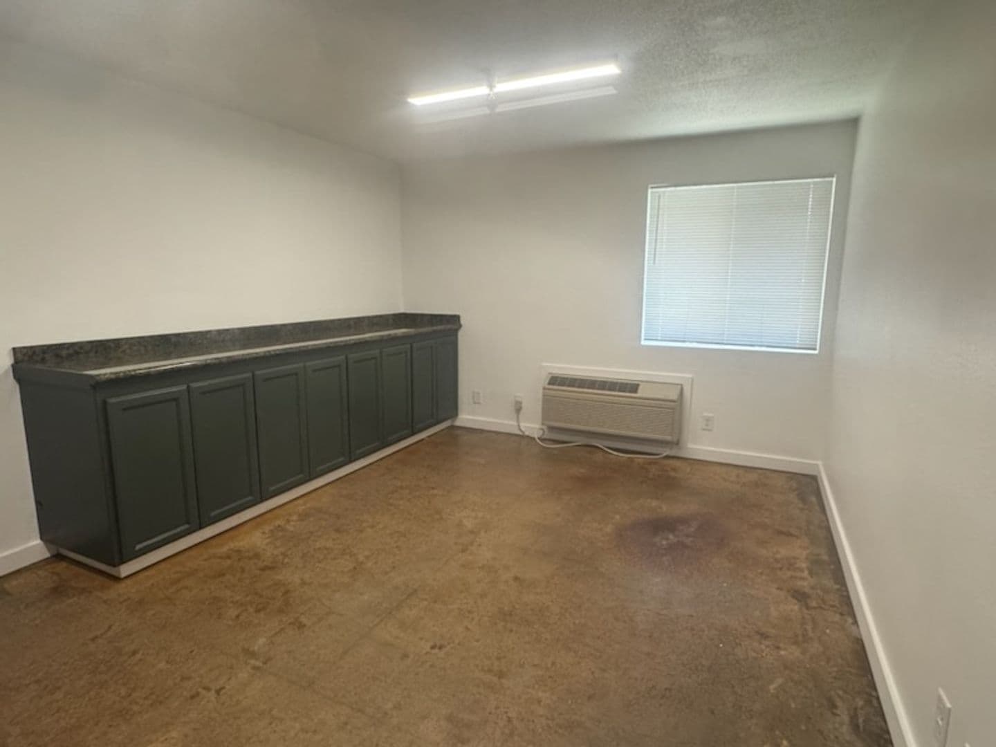 Creswell House: 345 E Oregon Ave #102