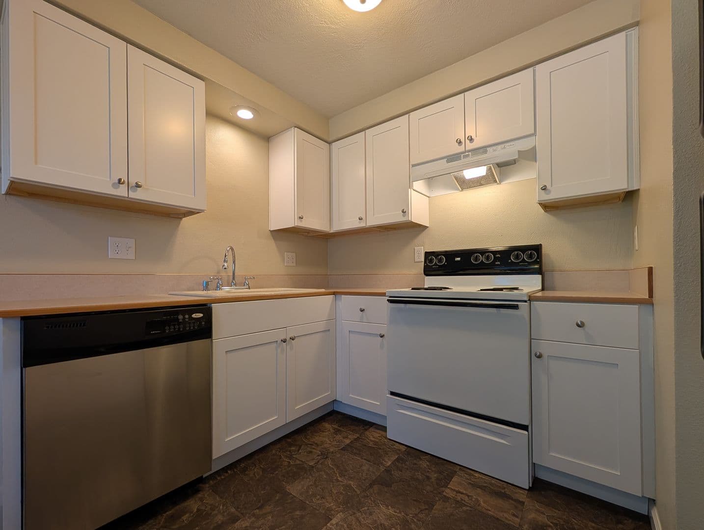 Springfield House: 152 S 53rd St #1