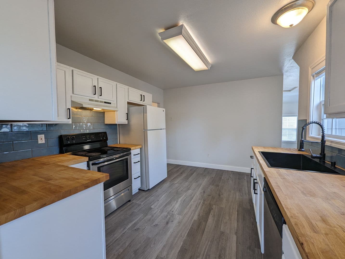 Eugene House: 800 River Road