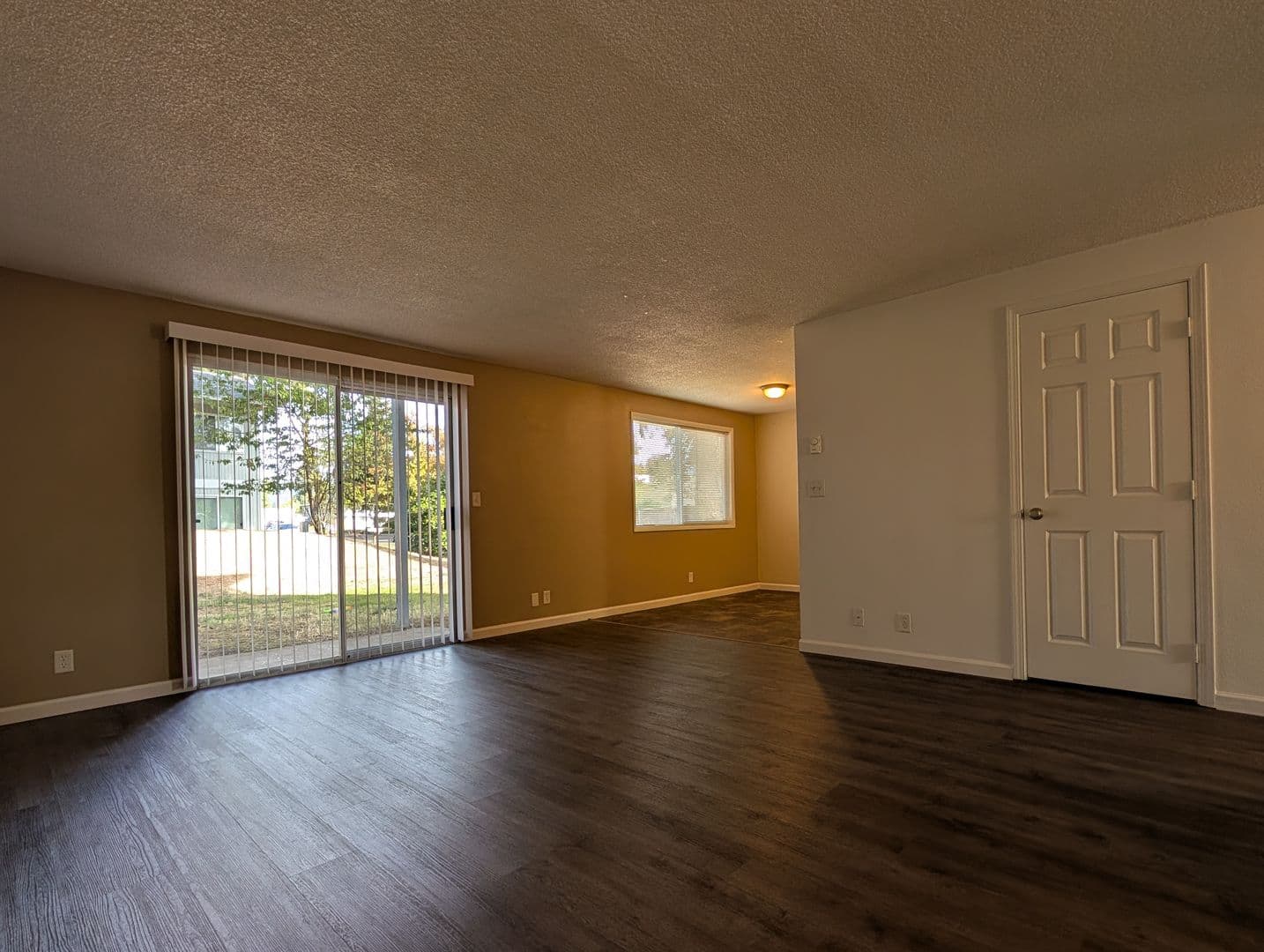 Springfield House: 152 S 53rd St #1