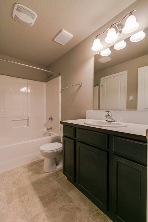 Cottage Grove House: 1087 Pacific Hwy 99 South