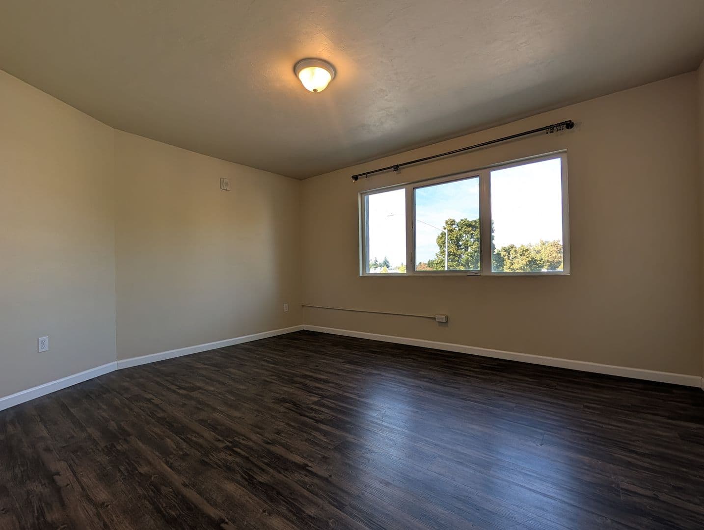 Springfield House: 307 Main St Unit 2
