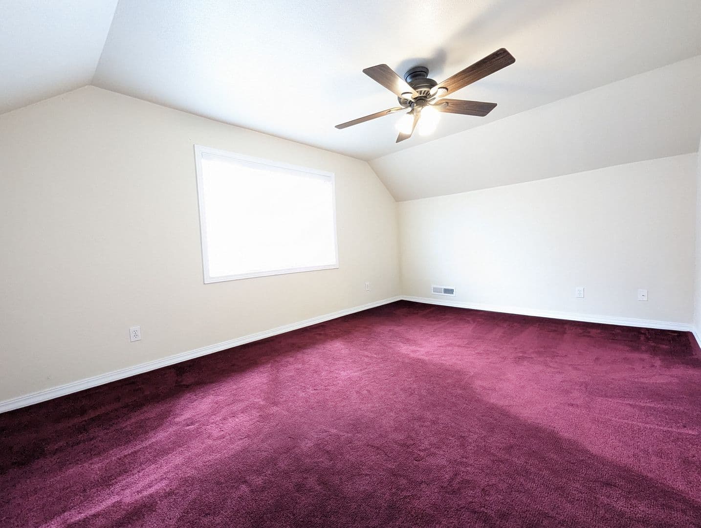 Eugene House: 800 River Road