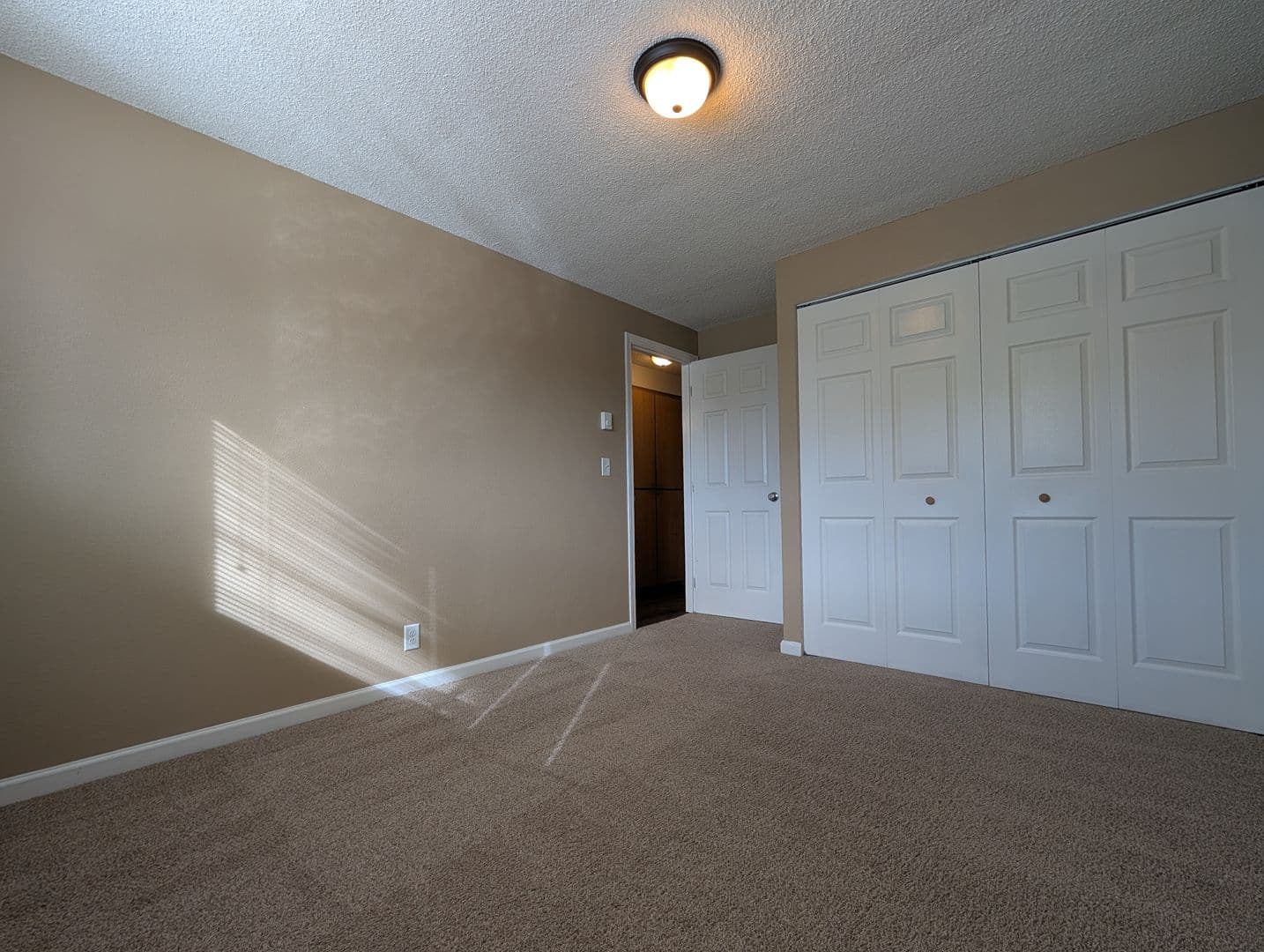 Springfield House: 152 S 53rd St #1