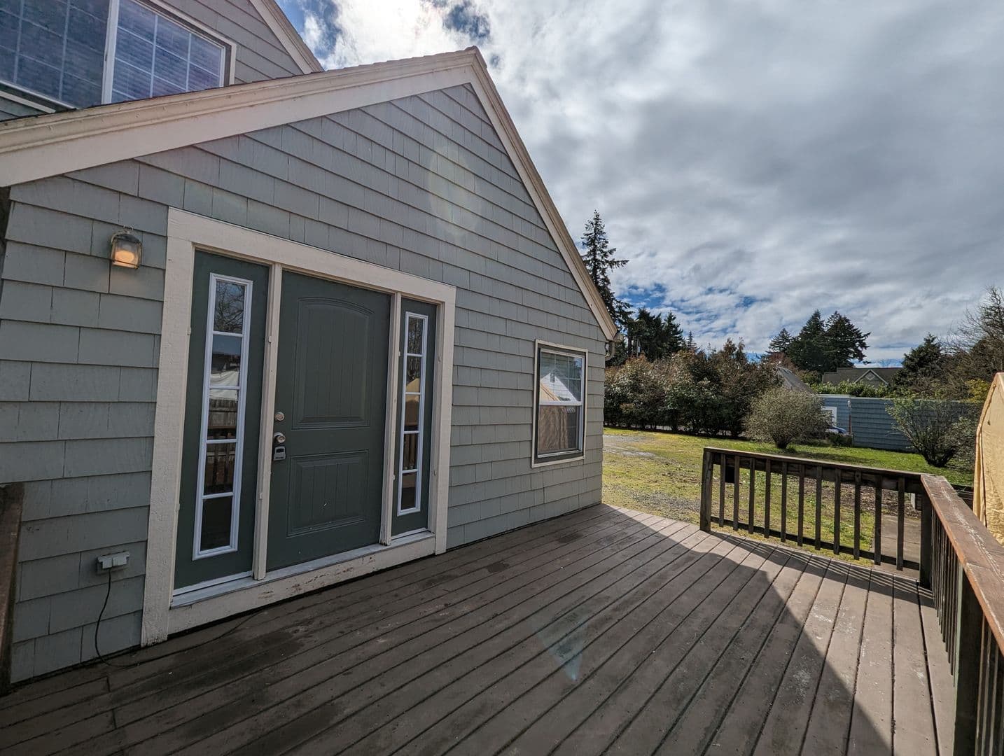 Eugene House: 800 River Road