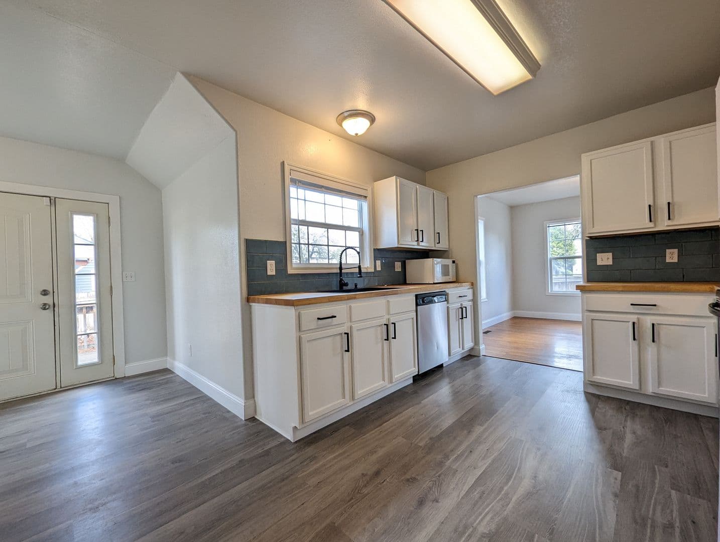 Eugene House: 800 River Road