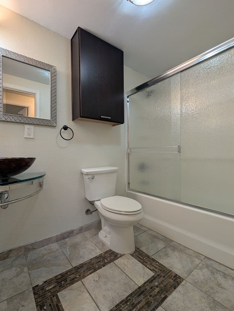 Eugene House: 3245 Marvin Drive