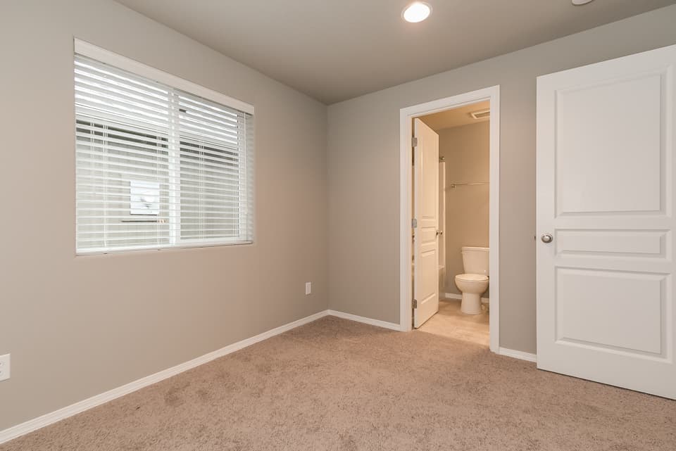 Cottage Grove House: 1087 Pacific Hwy 99 South