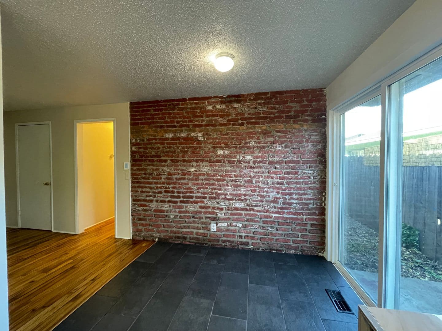 Medford House: 823 Oak St