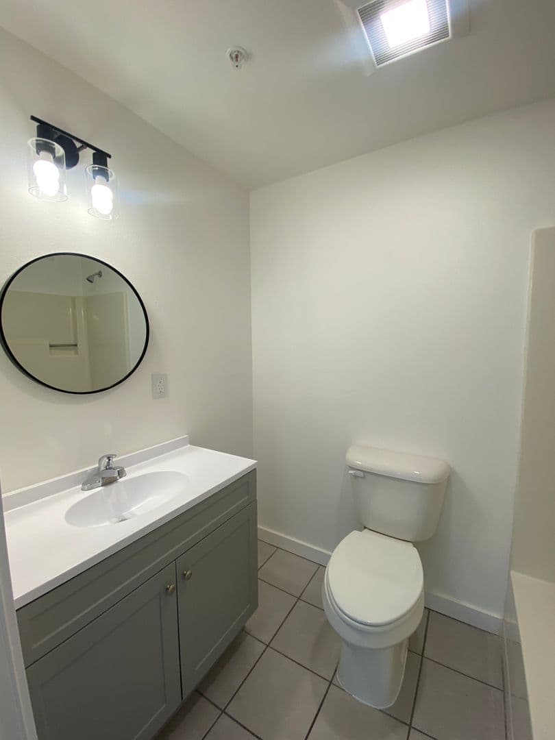 Creswell House: 345 E Oregon Ave #214