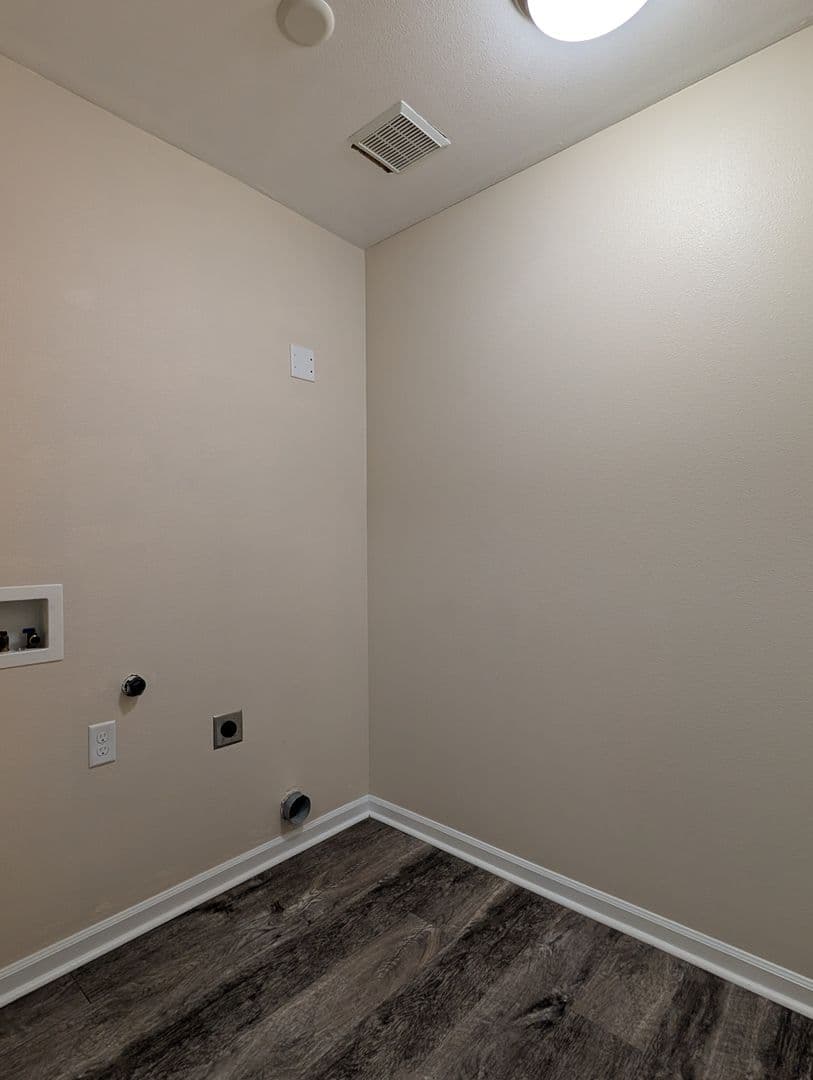 Eugene House: 5521 King Arthur Ct