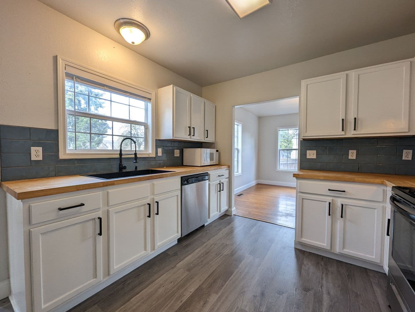 Eugene House: 800 River Road