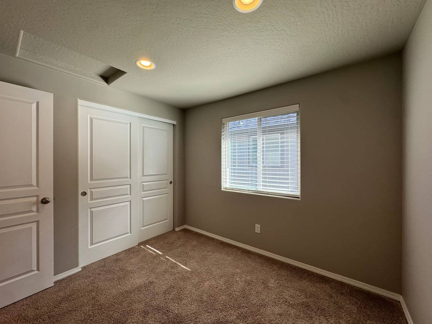 Cottage Grove House: 234 River Walk Place