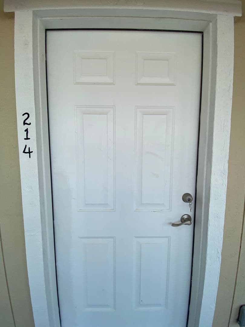 Creswell House: 345 E Oregon Ave #214
