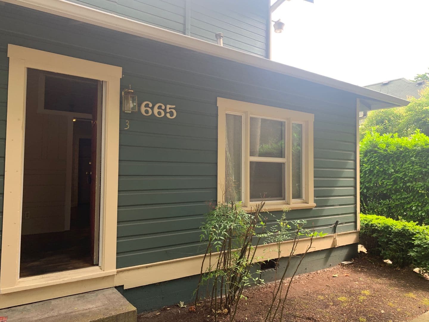 Eugene Apartment: 665 West 5th Ave
