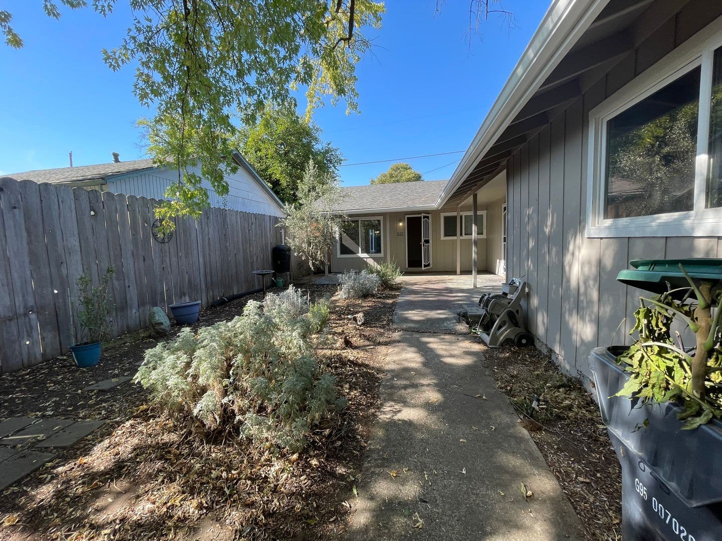 Medford House: 825 Oak St