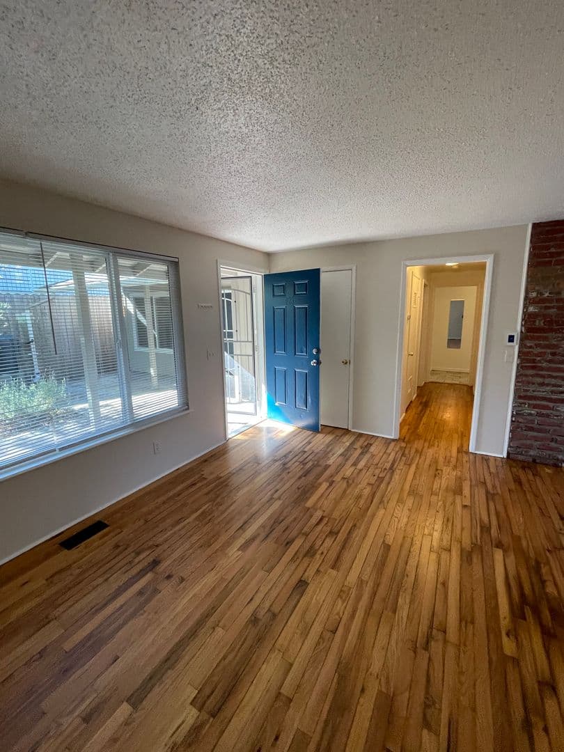 Medford House: 823 Oak St