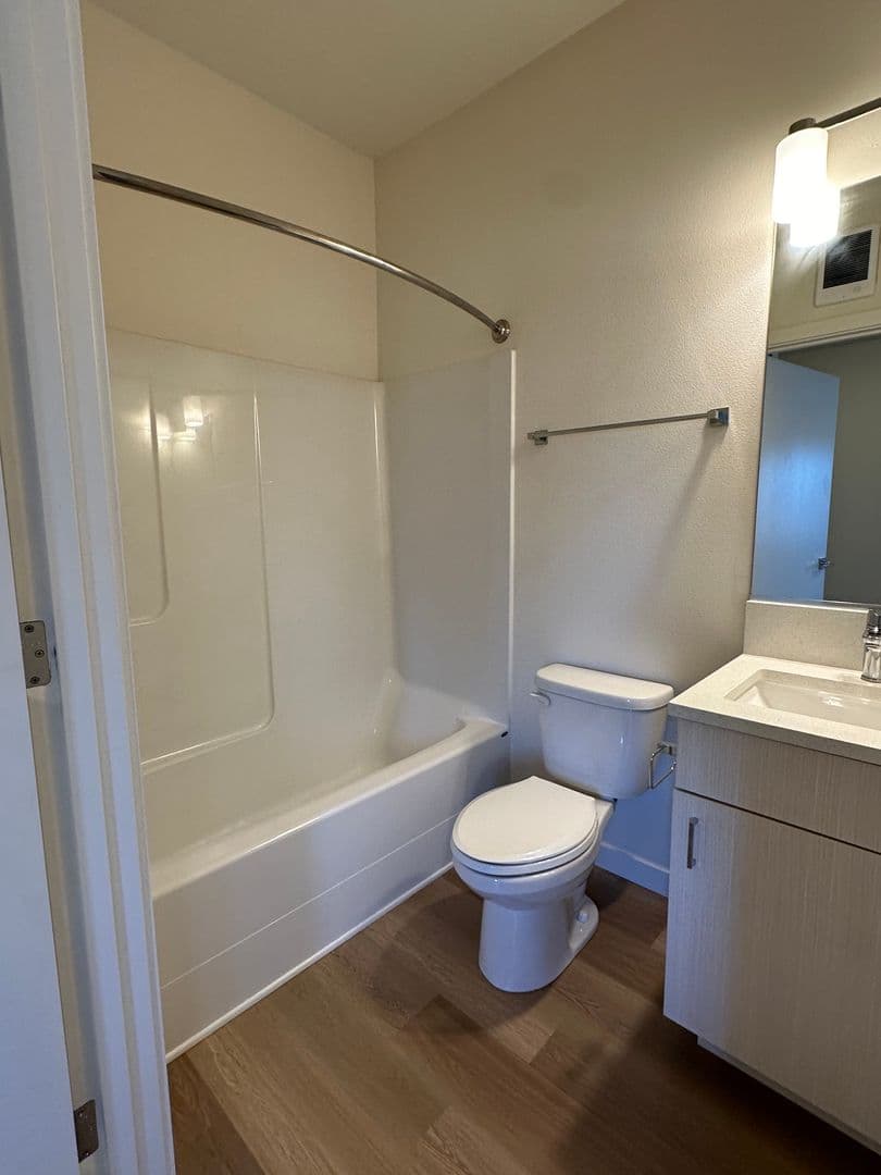 Portland Apartment: 5855 SE 72nd