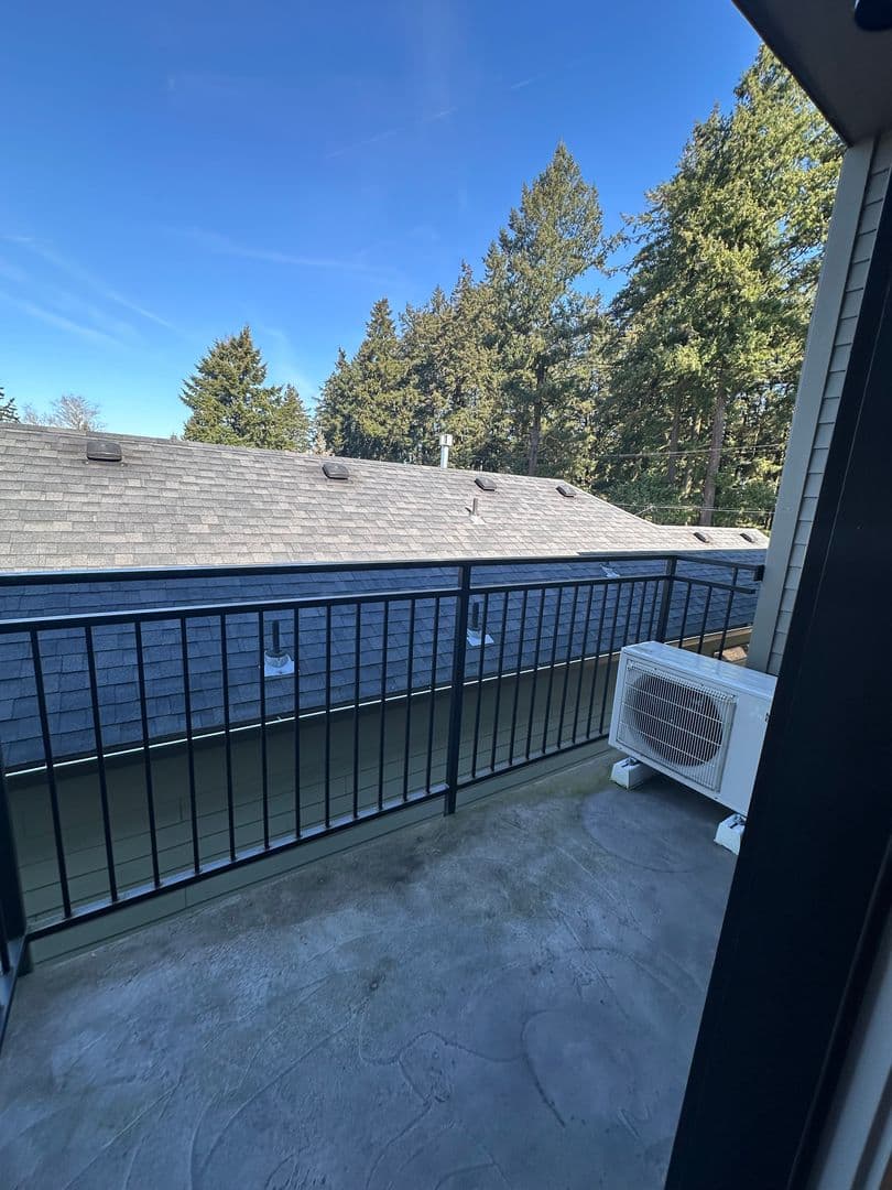 Portland Apartment: 5855 SE 72nd