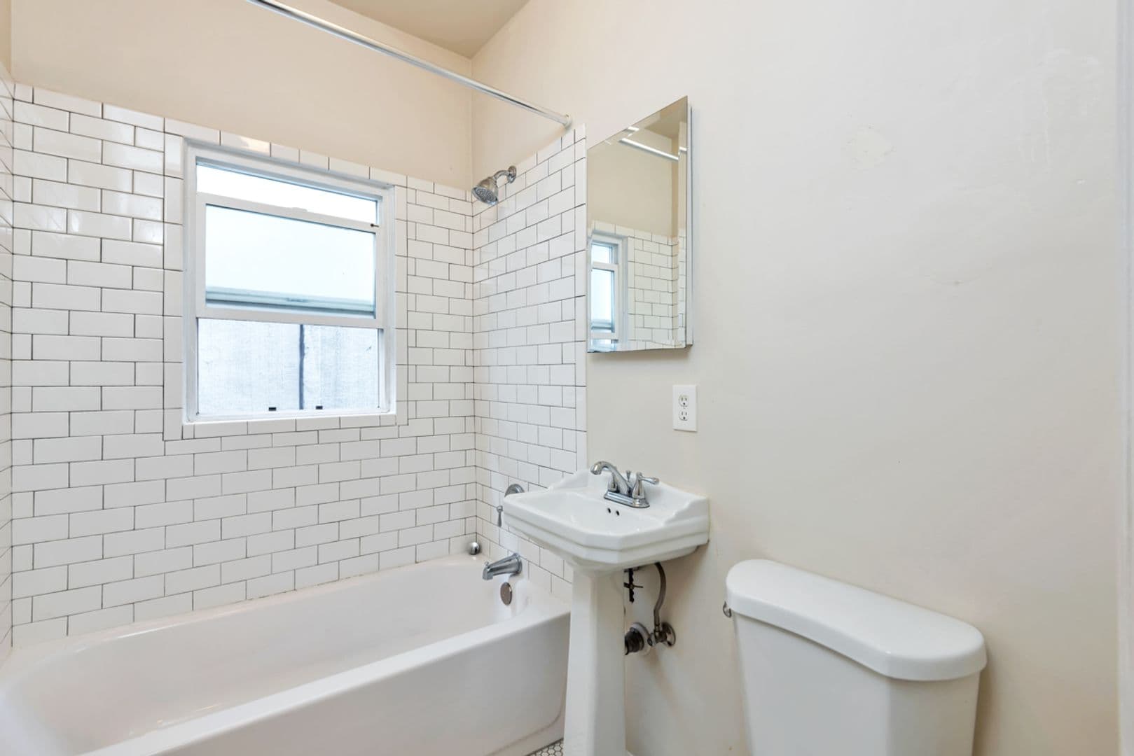 Portland Apartment: 2524 SE 12th