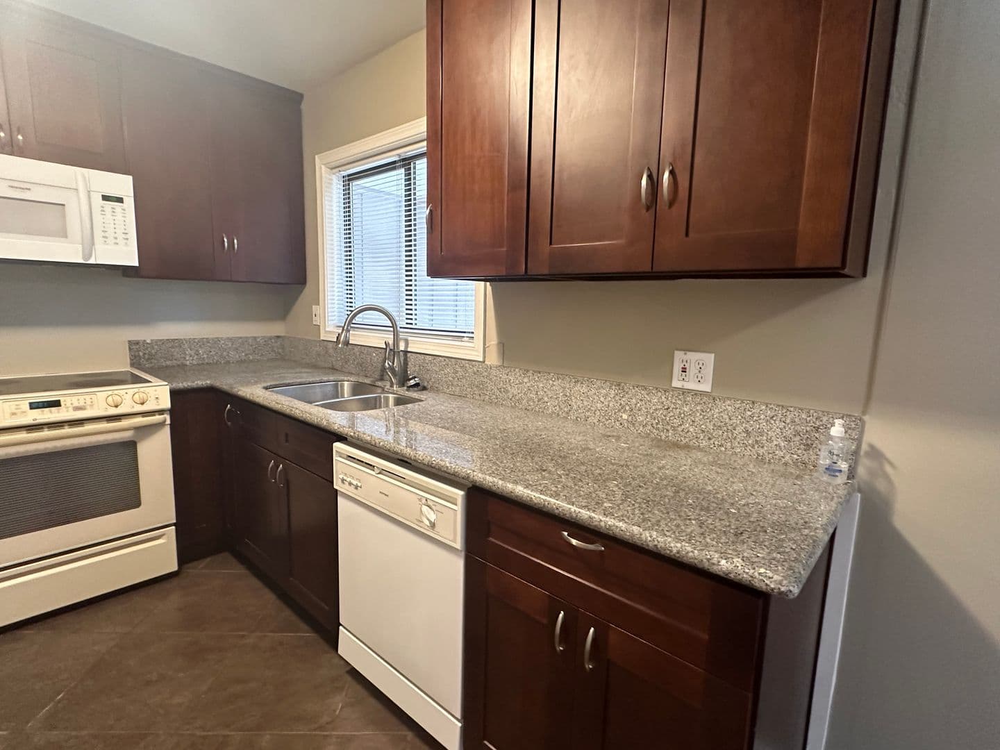 Portland House: 11132 East Burnside