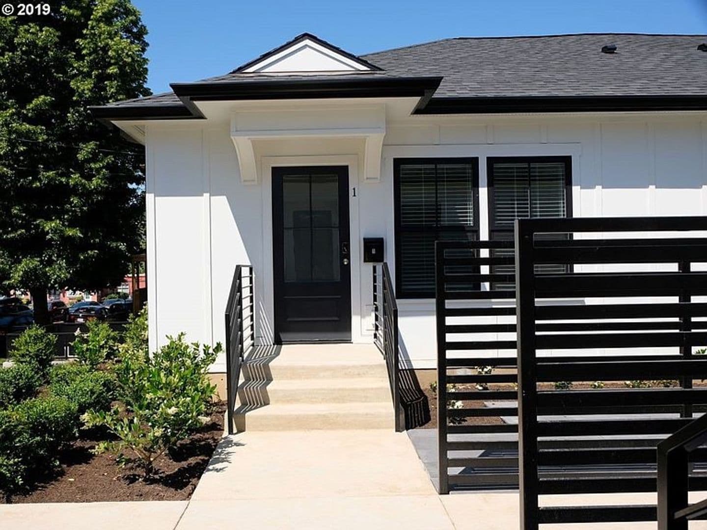 Portland Apartment: 2121-2127 SE Caruthers