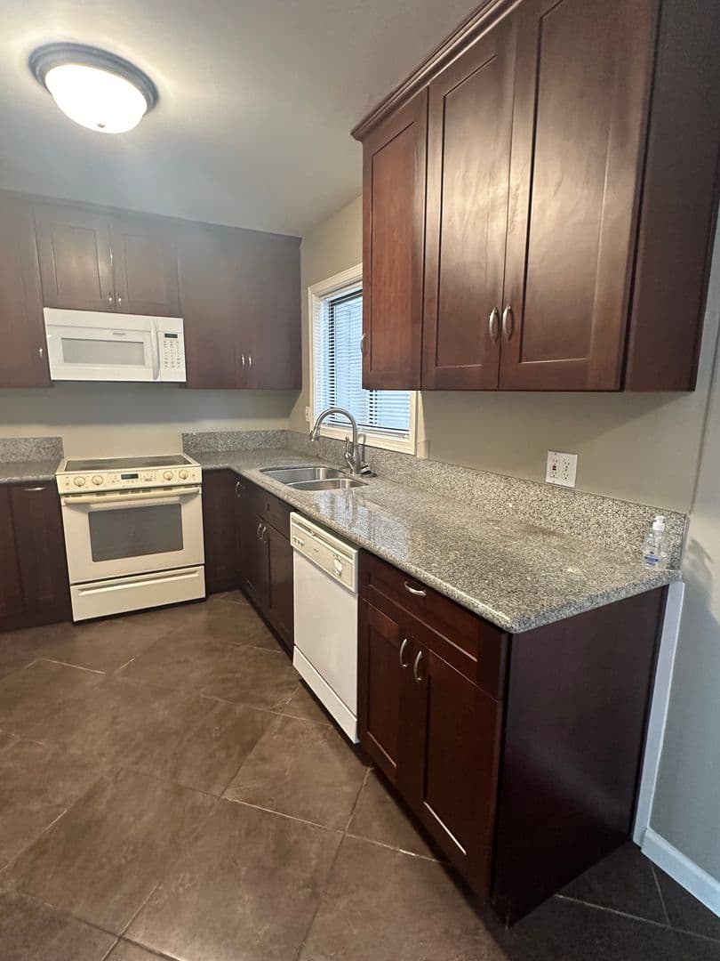 Portland House: 11132 East Burnside