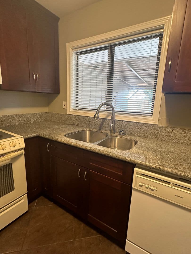 Portland House: 11132 East Burnside