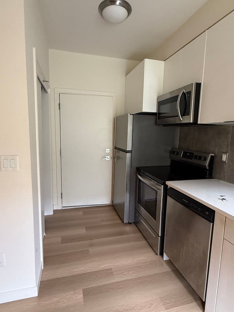 Portland Apartment: 5855 SE 72nd