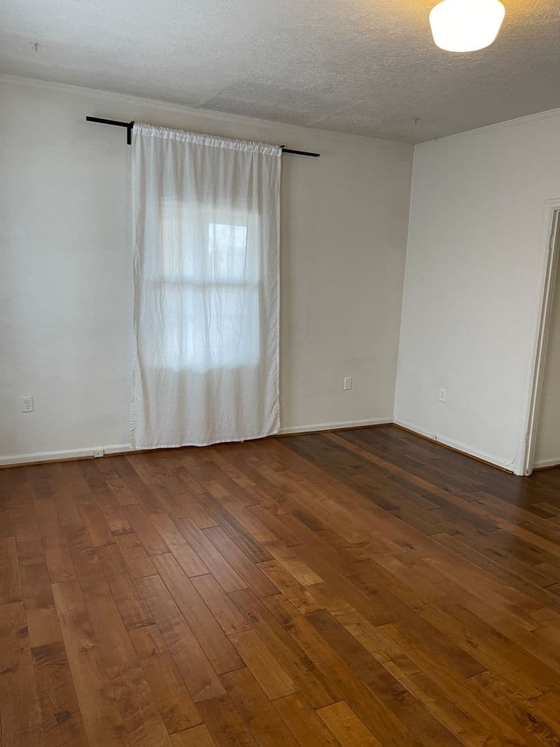 Portland Apartment: 2524 SE 12th